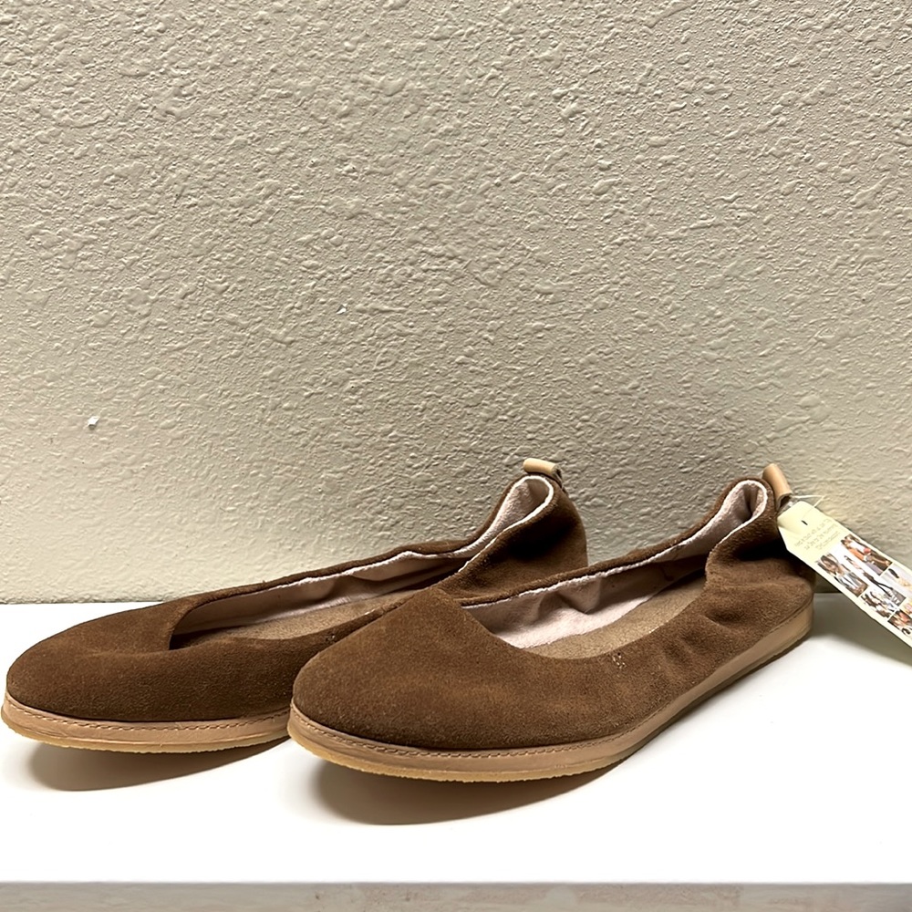 NWT Toms Olivia Suede Flats Size 5.5